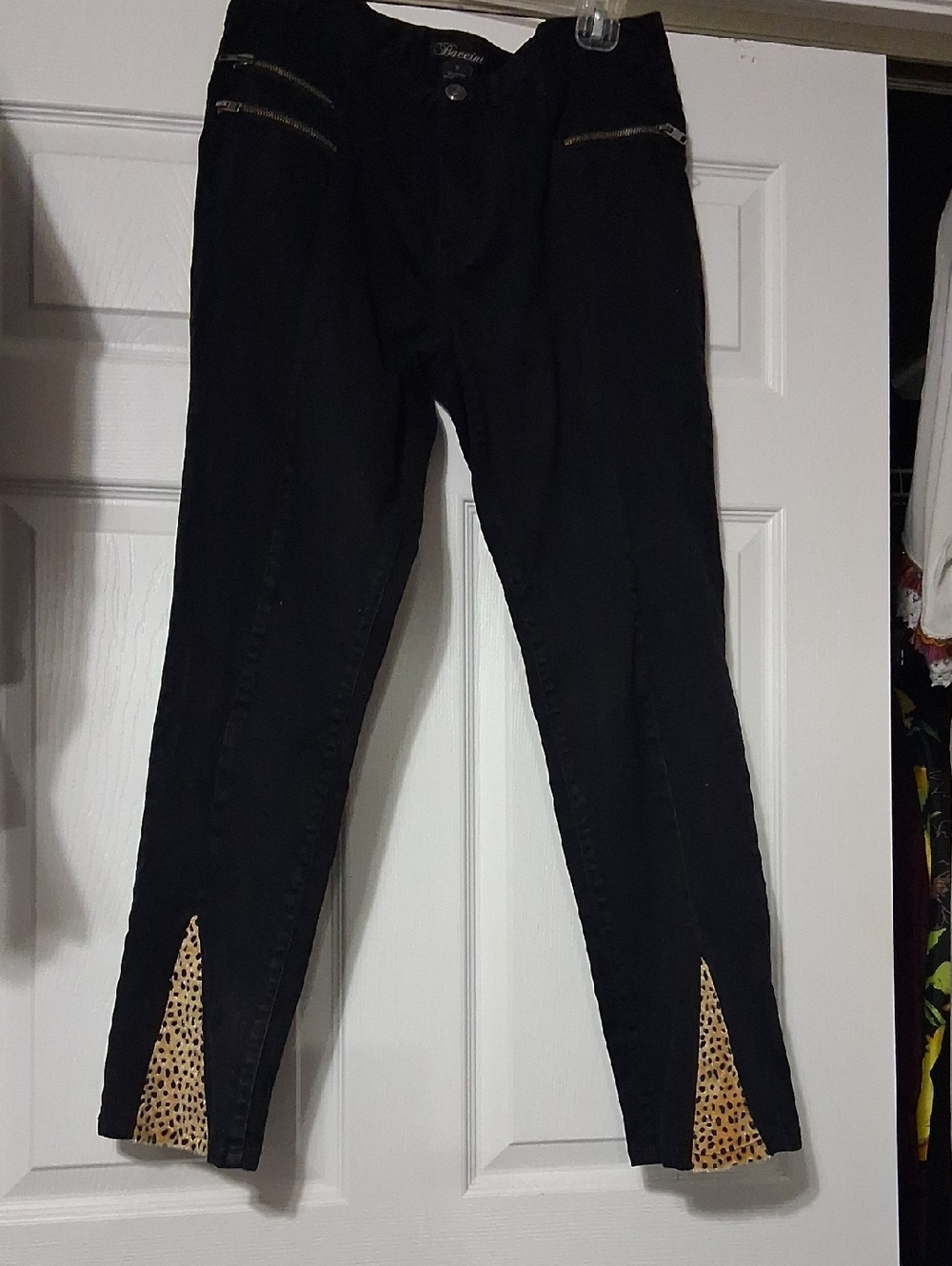 Baccini Black Refreshed Pants with Metal Zippers  Animal Print Detail Sz 12 $26.